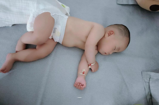 金华几个月宝宝会抬头